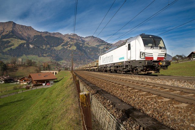 Akiem et Siemens Mobility signent un accord-cadre en vue de l’acquisition de locomotives Vectron
